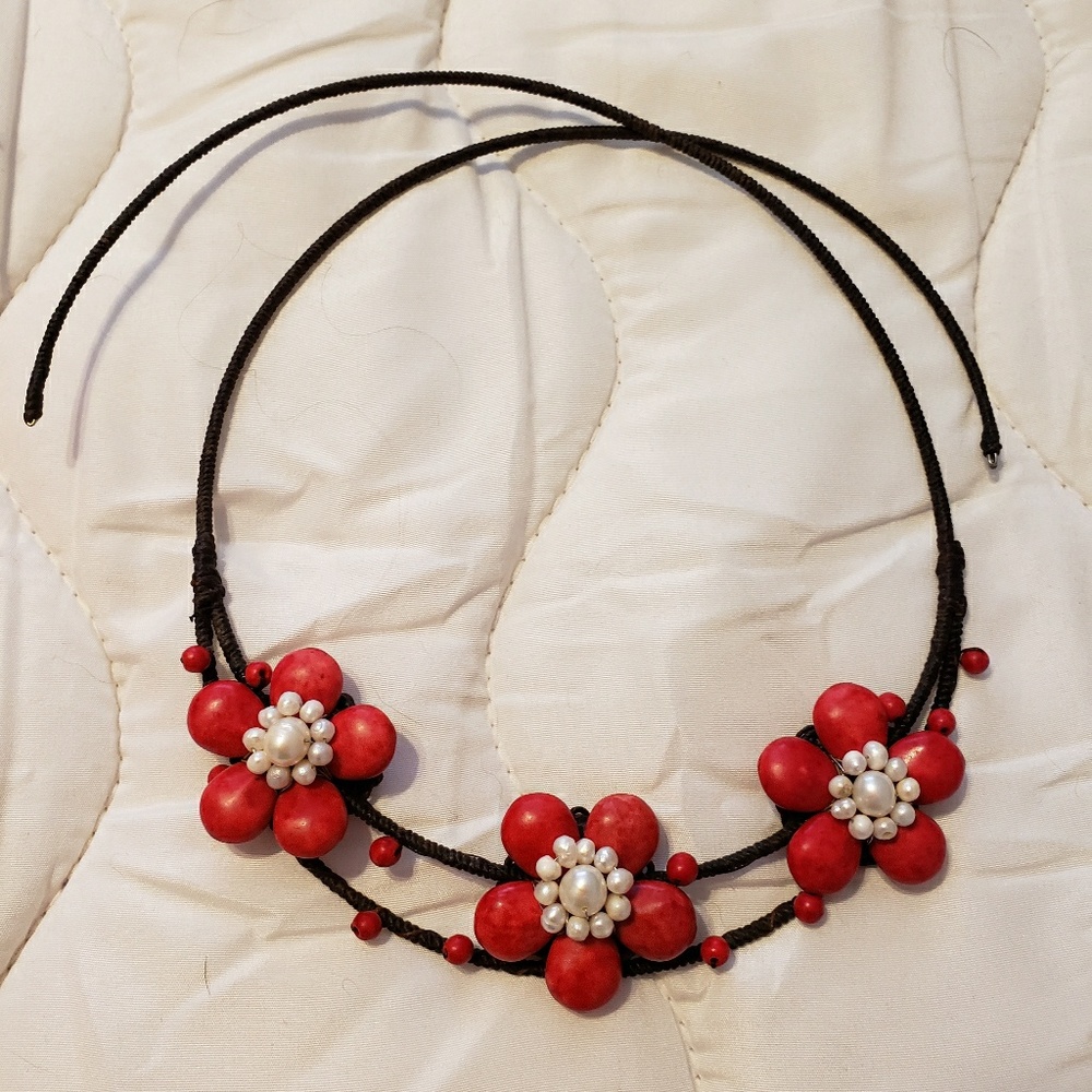 Necklace choker style flower red stone faux pearl